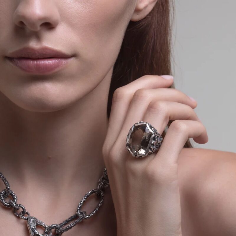 Anello OVALE GRANDE pietra QUARZO FUME' intarsiato a mano