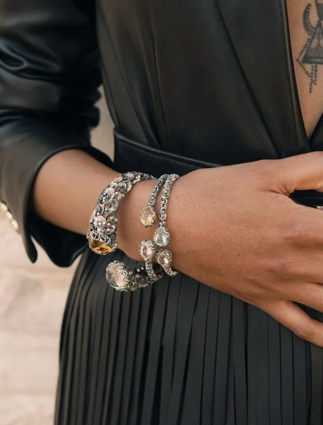 Che cos’è un bracciale?E’ quel gioiello che riempie la tua presenza, abbraccia il tuo polso ed illumina il tuo sguardo!@mariaeluisajewels@aquamarina_gioielli_san_marino
📍viale antonio onofri 11, città
📲 info whatsapp 335 5458437