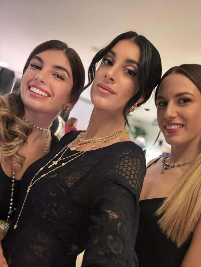 • D I C E M B R E •Siamo sempre aperti fino al 24 con orario10:00 - 13:00
15:00 - 19:3021, 22 e 23 Dicembre
orario continuato 10:00 - 19:0024 Dicembre
orario continuato 9:00 - 15:00