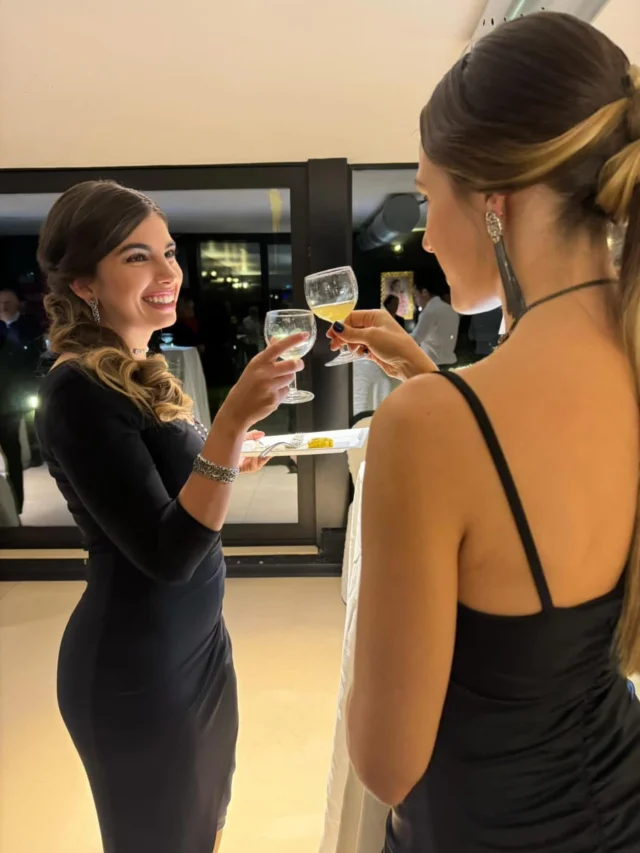 • December Mood •

@aquamarina_gioielli_san_marino
📍viale antonio onofri 11, città 
📲 info whatsapp 335 5458437
☎️telefono negozio 0549 992135

@mariaeluisajewels
@giorgiaboutique_ 
@espressione_di_te_parrucchieri 
@_iacchi_
@sofy.guidi 
@genny.monti